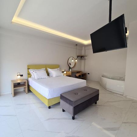 Ilia'S Luxury Suites - Adults Only Ксилокастрон Екстериор снимка