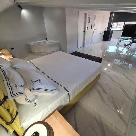 Ilia'S Luxury Suites - Adults Only Ксилокастрон Екстериор снимка