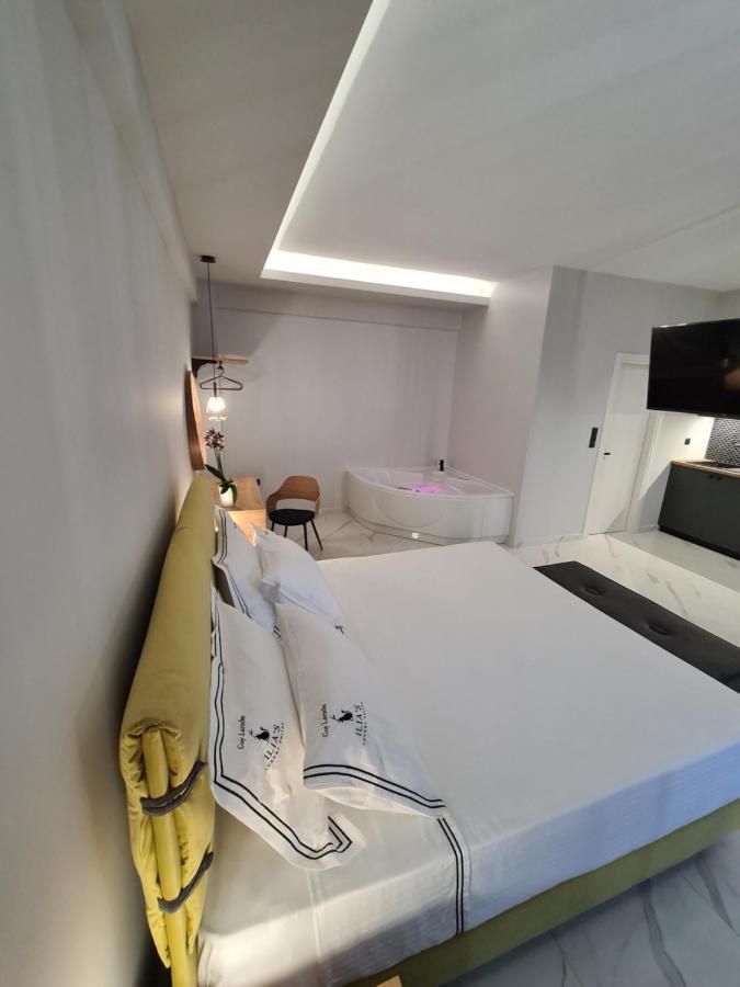 Ilia'S Luxury Suites - Adults Only Ксилокастрон Екстериор снимка