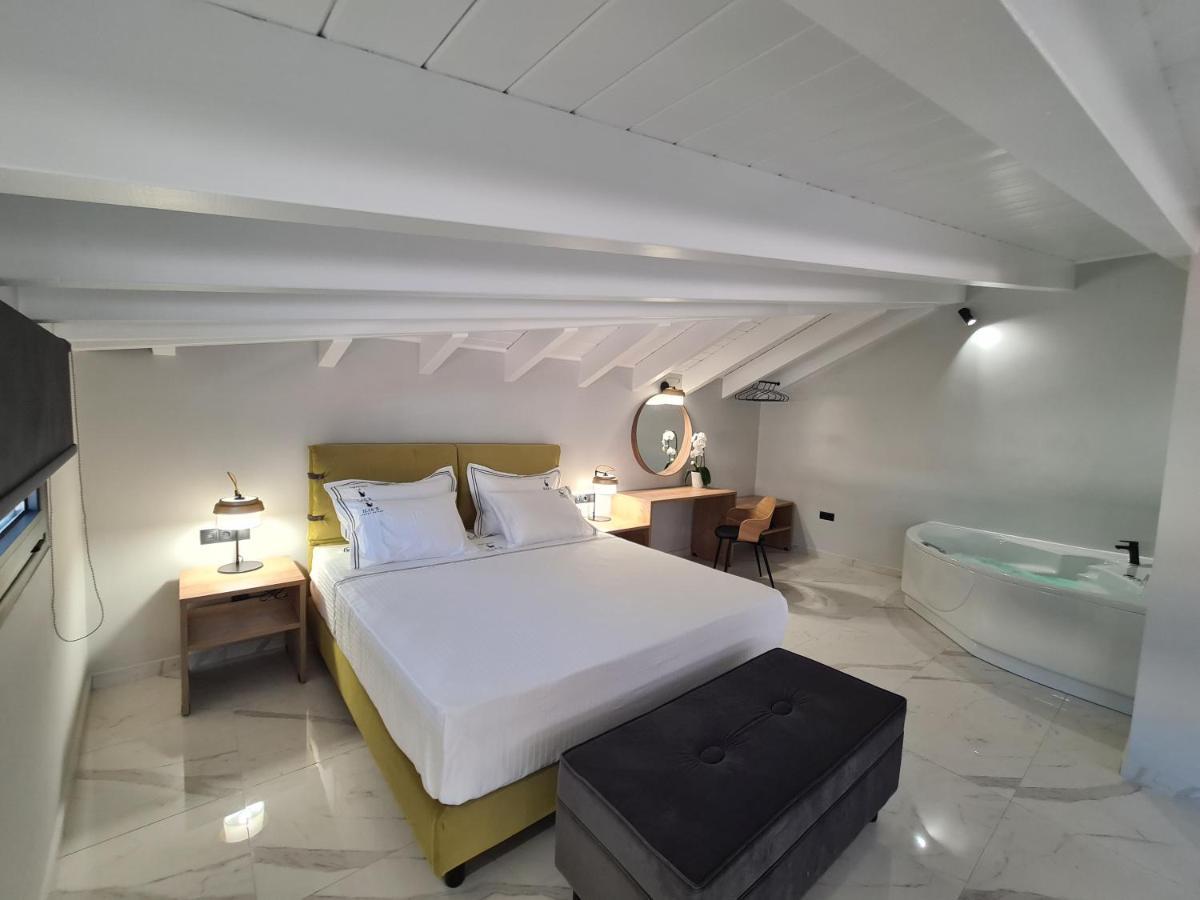 Ilia'S Luxury Suites - Adults Only Ксилокастрон Екстериор снимка